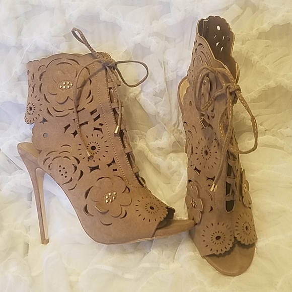 Heels - Picture 3 of 6